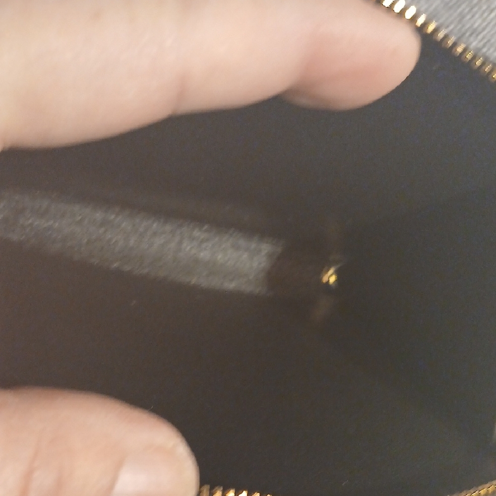 Versace Black Quilted Leather Wallet with Gold Medusa Logo - Picture 11 of 15